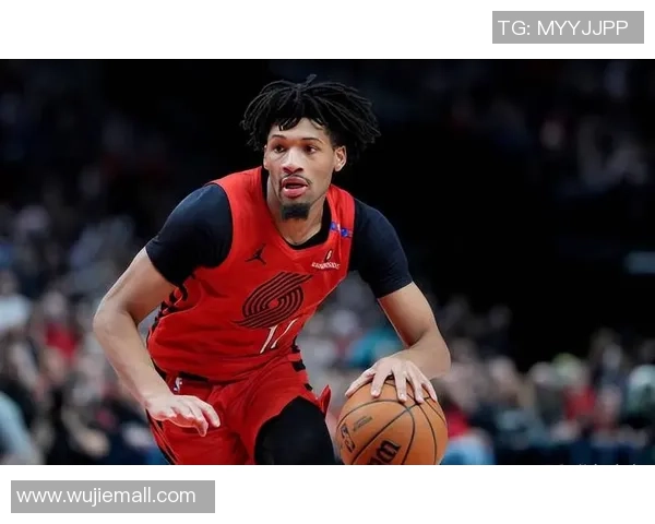 开拓者与雷霆激战正酣双方球员表现精彩引人注目